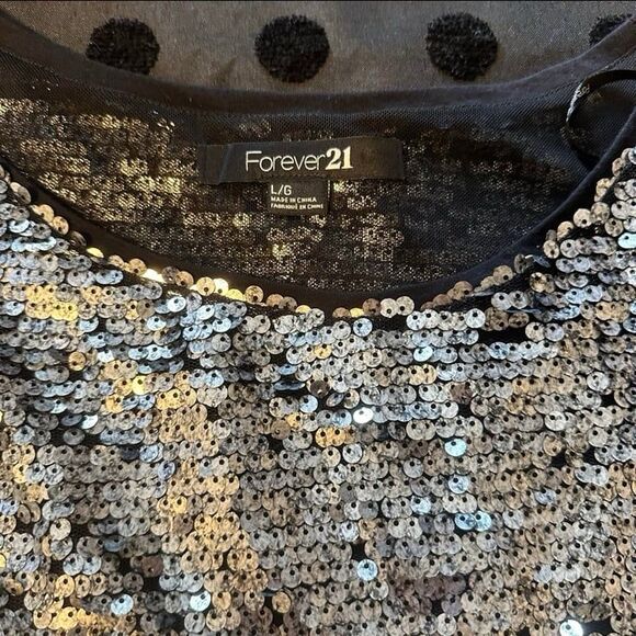 Forever 21 Silver Sequin Crop Top – Size Large - Picture 3 of 6